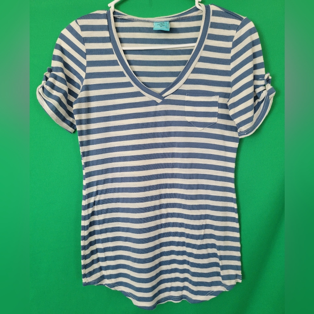 Happening in the Present Blue and White Striped V-Neck Tee Women Size Medium Y2k
